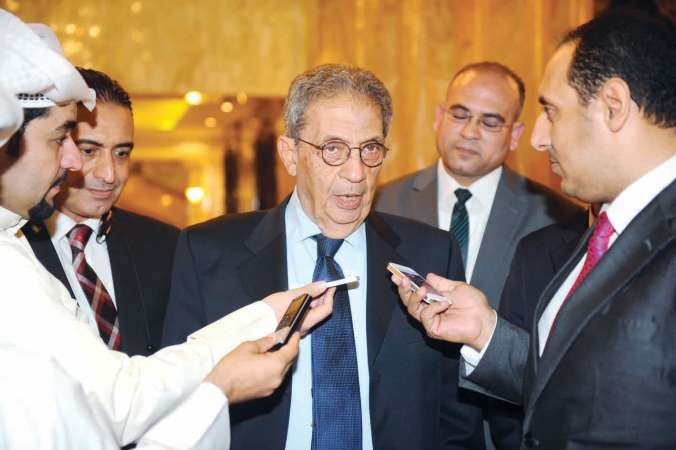 عمرو موسى متحدثا للصحافيين