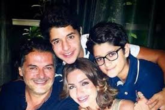 السيدة جيهان مع عائلتها