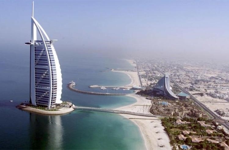 برج العرب يستعد للإحتفال بمرور 15 عاماً على افتتاحه