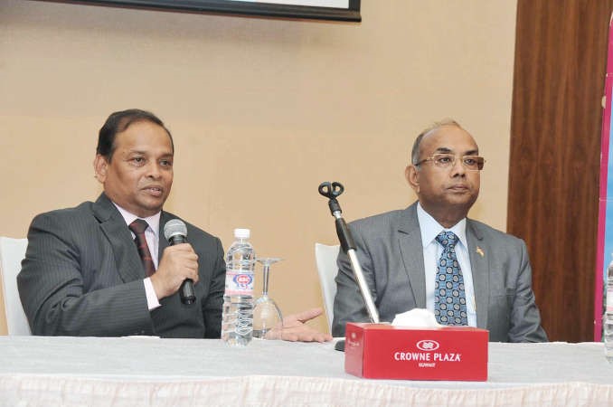 السفير الهندي سونيل جين خلال المؤتمر الصحافي