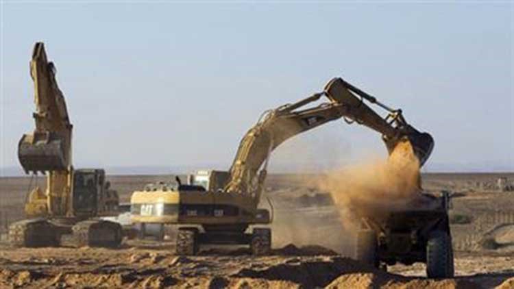 مصر: انتهاء نصف الحفر الجاف بقناة السويس الجديدة