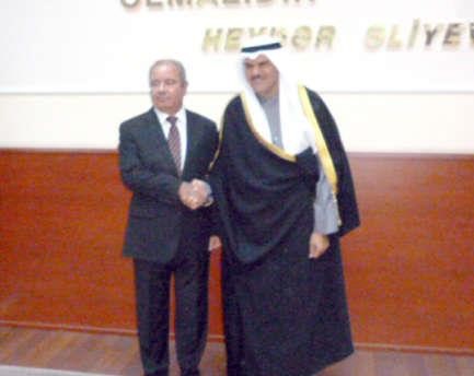 الشيخ سلمان الحمود مع وزير الاعلام الاذربيجاني علي عباسوف 