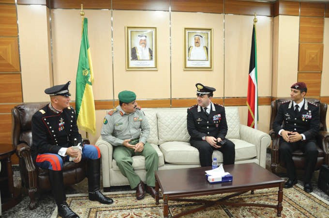  اللواء الركن م هاشم الرفاعي مستقبلا الوفد العسكري الايطالي ﻿