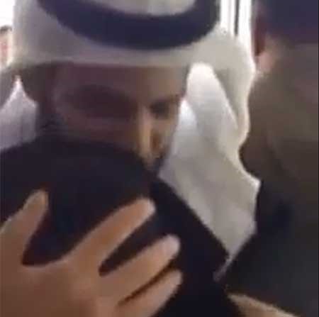 بالفيديو.. شاهد كيف كان لقاء ام سعودية بابنها الخارج من السجن بعد 12 عاماً