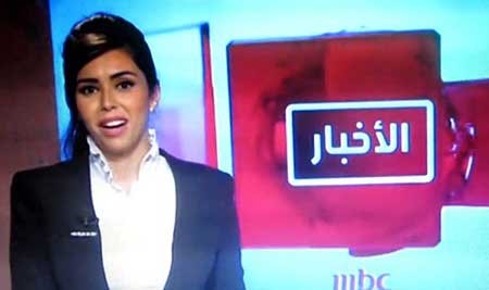 بالفيديو... مذيعة mbc تعتذر على الهواء بعدما كشفتها الكاميرا وهي تعبر عن فرحتها بفوز النصر السعودي
