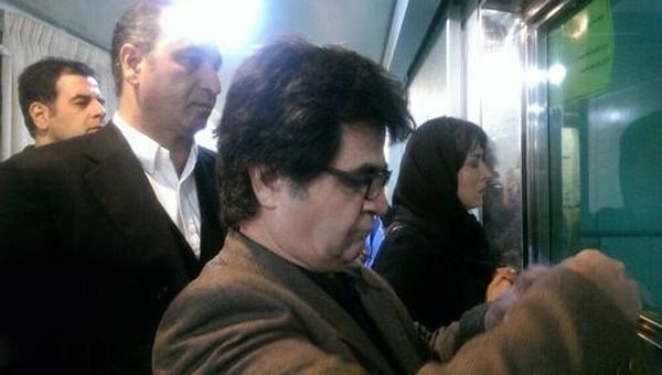 بالصور.. مشاهير السينما الإيرانية يزورون "سهيلا" ضحية الأسيد
