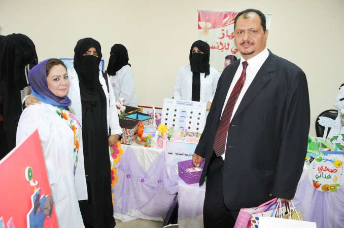 حسام الجندي متفقدا جناح ابداع محضرات العلوم