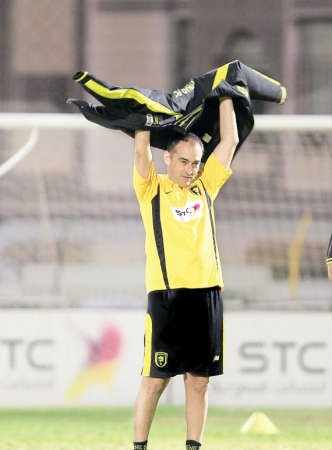 كانيدا يغادر النصر
