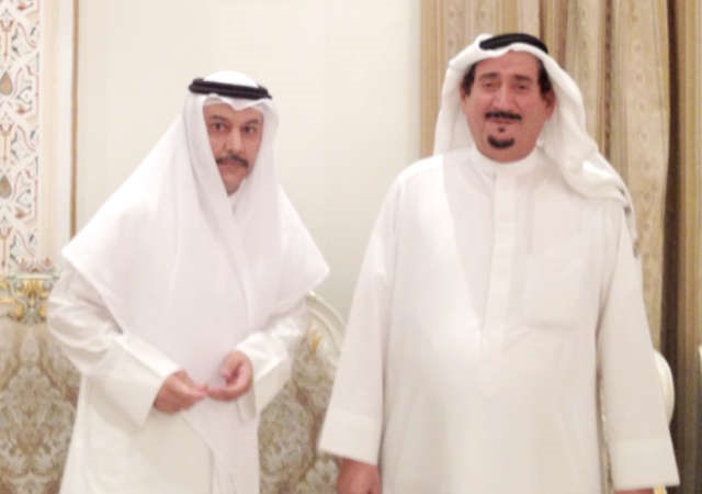  ابراهيم المانع اثناء زيارته لفيصل الدويش﻿