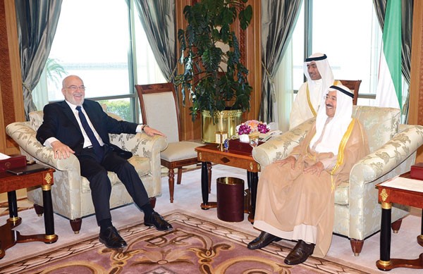 صاحب السمو الامير الشيخ صباح الاحمد خلال استقباله وزير خارجية العراق ابراهيم الجعفري