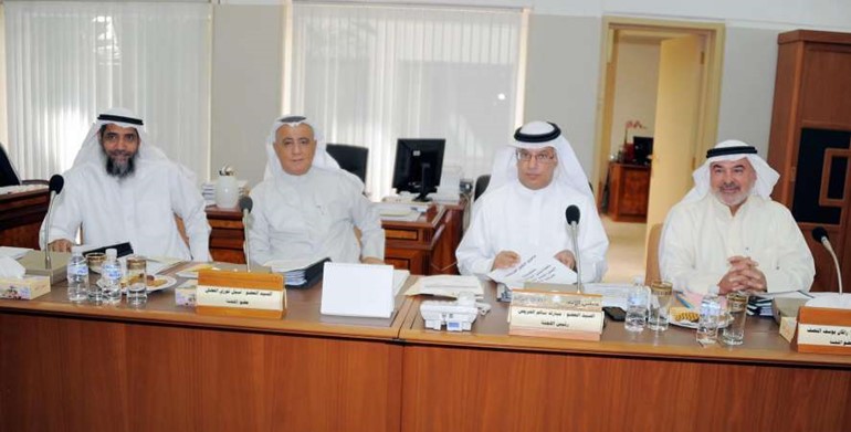 صالح عاشور ومبارك الحريص ونبيل الفضل ودعبدالرحمن الجيران خلال اجتماع اللجنة التشريعية