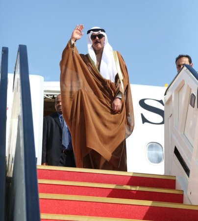  الشيخ محمد الخالد يحيي مودعيه قبل السفر الى امارة موناكو﻿