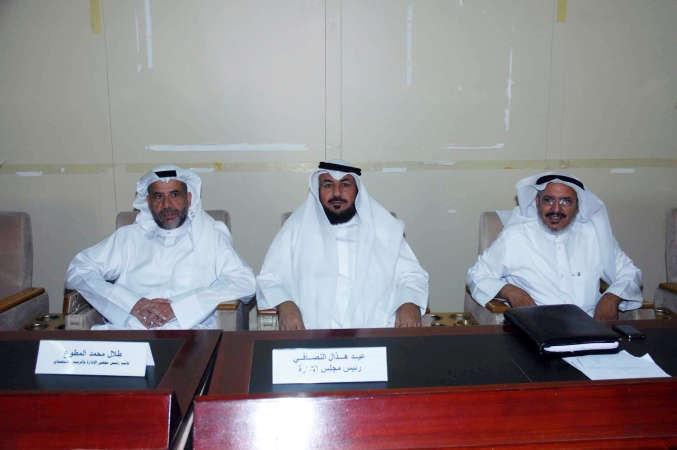 عيد النصافي وطلال المطوع خلال عمومية منافع هاني عبدالله 