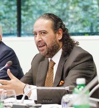الشيخ احمد الفهد في اجتماع سابق