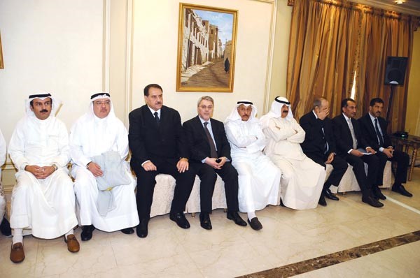 خالد الجارالله والسفير العراقي مع الحضور
