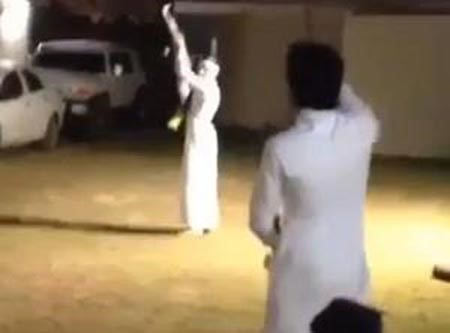 بالفيديو.. نصراويون يطلقون النار.. وآخرون يذبحون جملاً احتفالا بفوز سيدني. مردّدين: "العالمية صعبة قوية"