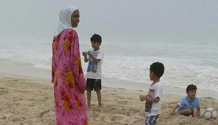 بالفيديو.. خادمة تموت غرقاً في ابو ظبي لانقاذ اطفال مخدوميها.. شاهد كيف شكرها الاطفال بعد نجاتهم