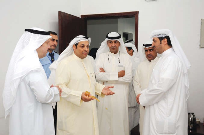الوزير يعقوب الصانع موجها تعليماته الى قياديي الوزارة﻿