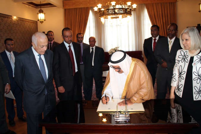 الشيخ ناصر صباح الاحمد يسجل كلمة في سجل الجامعة العربية﻿