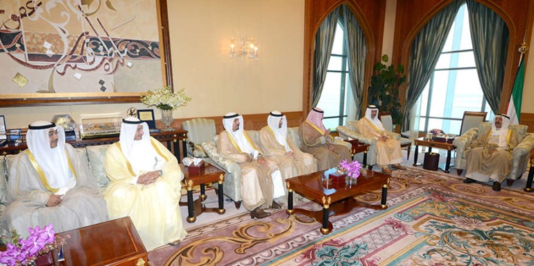 صاحب السمو الامير الشيخ صباح الاحمد خلال لقائه سمو رئيس الوزراء الشيخ جابر المبارك ووزير الخارجية الشيخ صباح الخالد وعدد من رؤساء البعثات الديبلوماسية الجدد﻿