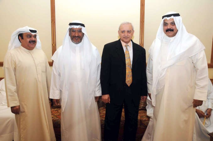 محمد الصبر ودناجي المطيري يهنئان ﻿