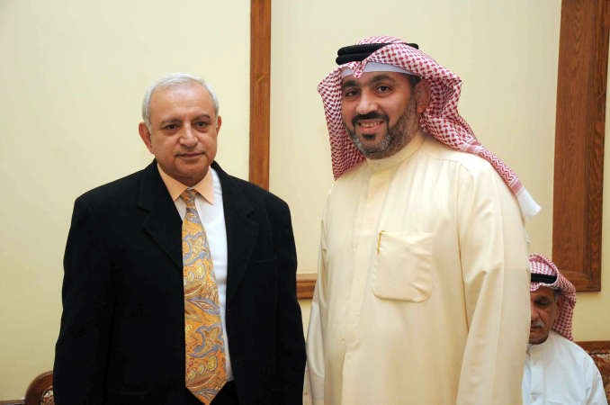 الزميل محمود الموسوي مهنئا ﻿