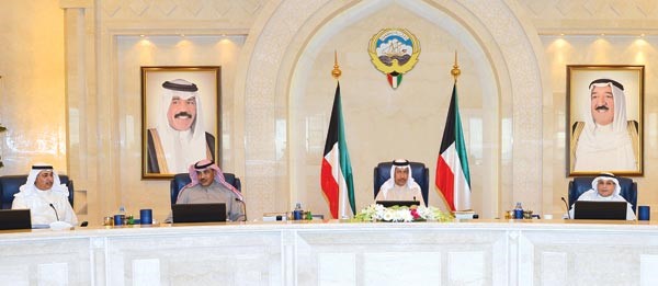 سمو رئيس مجلس الوزراء الشيخ جابر المبارك مترئسا الاجتماع بحضور الشيخ صباح الخالد والشيخ خالد الجراح ود عبدالمحسن المدعج