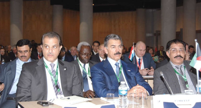  الشيخ محمد الخالد خلال الجلسة الافتتاحية 