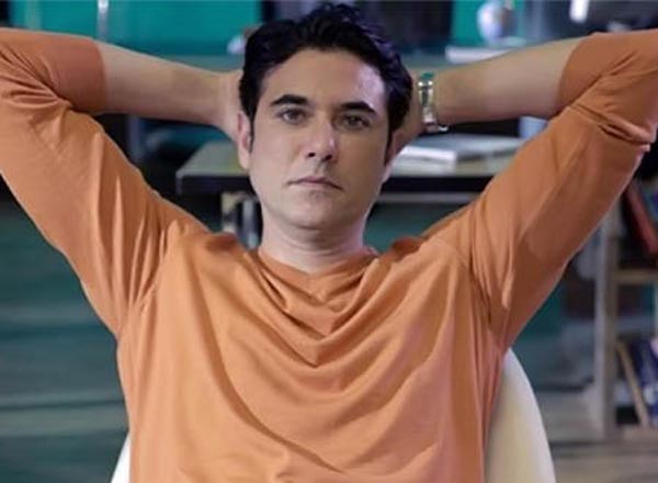 صورة.. أحمد عز يزور أصالة في منزلها وابنتها ترحب به