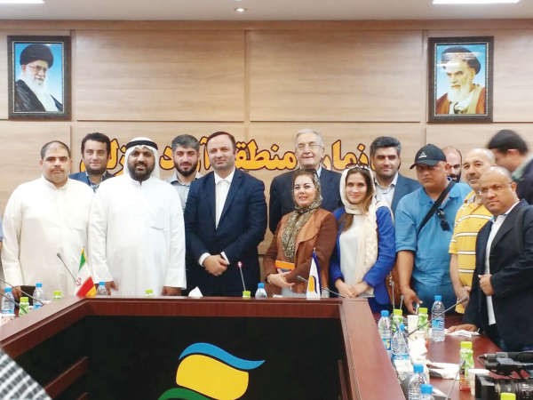 الوفد الصحافي مع رئيس منطقة انزلي الحرة رضا مسرور