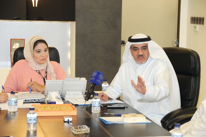 النائب دخليل عبدالله خلال مداخلة له في الندوة ومتابعة من الزميلة الاء خليفة﻿