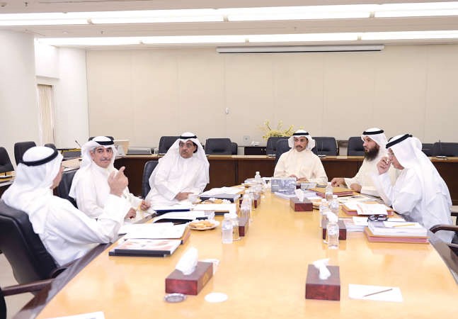 رئيس مجلس الامة مرزوق الغانم مترئسا اجتماع مكتب المجلس امس حيث استعرض جدول الاعمال المدرج وشكل لجنة لمتابعة تنفيذ مشروع مبنى الاعضاء الجدد﻿