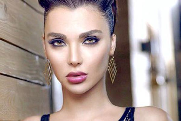 بالصور.. قمر من شبيهة هيفاء وهبي إلى أنجلينا جولي