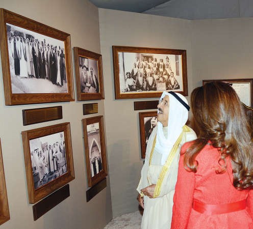 جانب من جولة صاحب السمو مع الشيخة منى الجابر العبدالله﻿