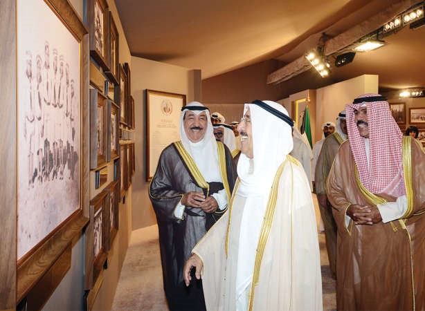 صاحب السمو الامير الشيخ صباح الاحمد خلال جولة على المعرض مع سمو ولي العهد والشيخ جابر العبدالله﻿