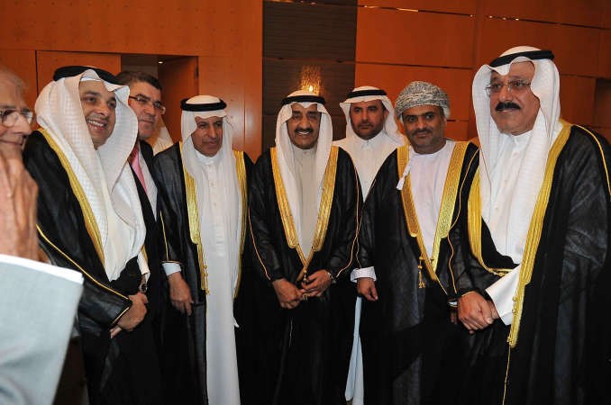 جاسم الخرافي ويعقوب الصانع والسفير السعودي دعبدالعزيز الفايز والسفير الجزائري خميسي عريف والسفير العماني ﻿
