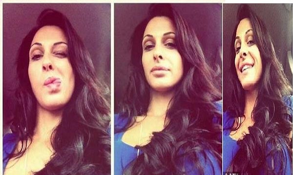 بالصور.. طرد مذيعة حسناء من الملعب بسبب تشتيتها انتباه اللاعبين