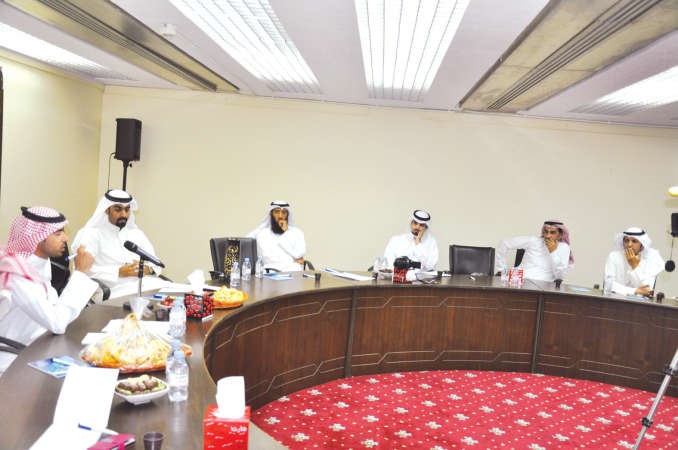 مجموعة من المهندسين تتابع العجمي﻿