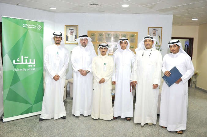 ممثلو بيتك مع بعض المشاركين في اللقاء﻿