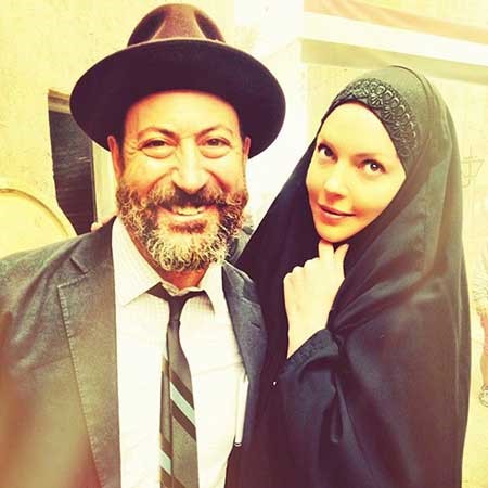 بالصور.. نجمة هوليوود كاثرين هيجل تخطف الأنظار بالعباءة والحجاب