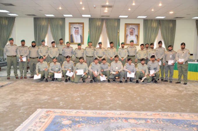 العميد الركن فالح شجاع فالح وعدد من قيادات الحرس الوطني مع المكرمين﻿