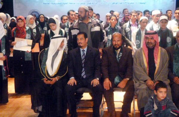 دحمد الدعيج وجمال النوري في مقدمة الحضور خلال حفل تكريم الحافظين