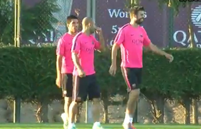 بالفيديو.. بيكيه مخاطباً ألفيس: لديك أعداء كثر في برشلونة.. هذا يحدث لي الآن 