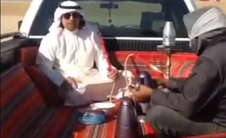 فيديو ساخر.. كويتيون يخيَمون على "الوانيت" وسط البر احتجاجا على رسوم التخييم