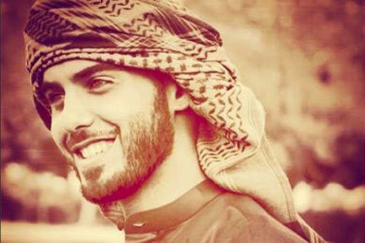 بالصور.. أوسم شاب إماراتي يعود للظهور بإطلالة شتوية.. وبتدخين الشيشة