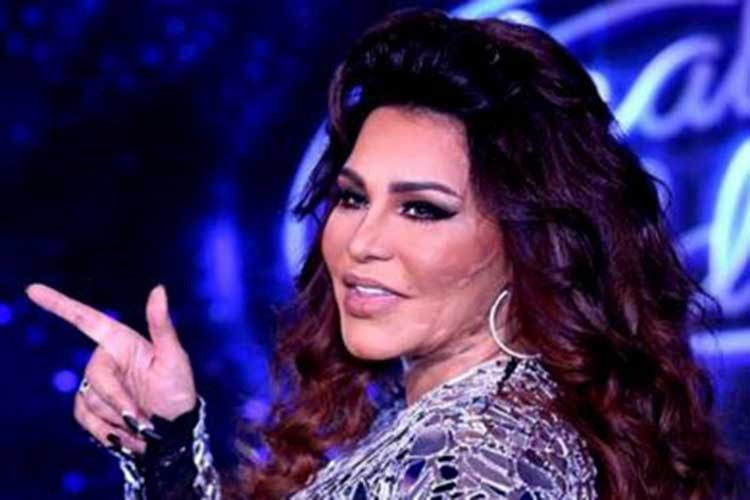 بالصور.. أحلام تزغلل العيون بفستان "المرايا" المكون من مليون مرآة