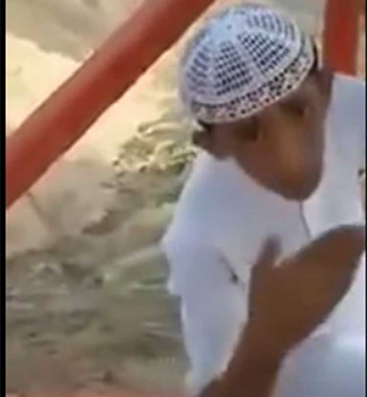 بالفيديو.. مراهقان سعوديان يتسلقان برجاً شاهقاً للاتصالات معرضان حياتهما للخطر