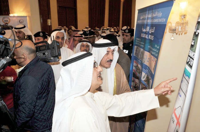 الابراهيم يستعرض مخطط مشروعات الاشغال امام محافظ الجهراء والحضور﻿