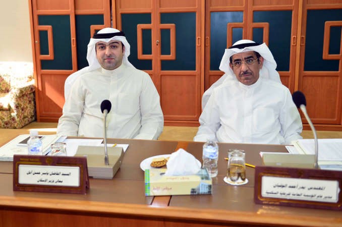 ياسر ابل خلال الاجتماع