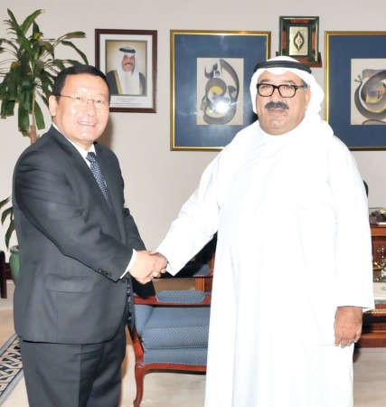 الشيخ ناصر صباح الاحمد مستقبلا سفير مملكة بوتان داشو تاتشي بنسوج 